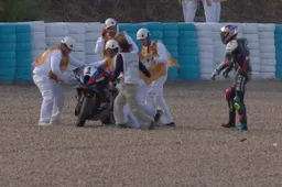 Superbike: Bulega stende Razgatlioglu, ora Jerez diventa un ring