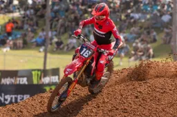 Valerio Lata sfida Romain Febvre nel Motocross giapponese