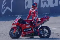 Disperazione Bagnaia, ruggito Bezzecchi: le due facce delle qualifiche a Valencia