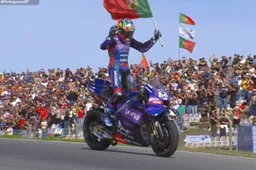Miguel Oliveira, la grande vittoria dell'eroe di Portimao: un'intera nazione ai suoi piedi