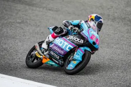 Moto3 incandescente a Portimao, poi Quiles saluta tutti