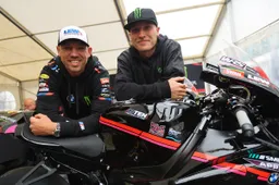 8TEN Racing re-signs with Hickman and Todd for the 2026 British Superbike