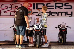 23 Riders Academy corsi all inclusive per giovani piloti, demo ride in pista e iscrizioni aperte!