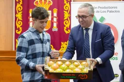 Dal titolo Moto3... ai pomodori! Los Palacios festeggia Rueda con il simbolo cittadino