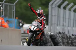 Ryuichi Kiyonari retires: a motorcycle daredevil who became a legend
