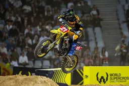 Suzuki conquista il Mondiale Supercross e prepara il ritorno in MXGP