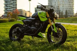 Triumph Viper 400 up for auction to benefit "Save the Children": the one-of-a-kind show bike that warms hearts