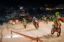 Winter Wheels: la folle gara di moto sulla neve che incendiò le notti alpine italiane