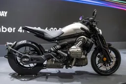 Futuro in sella: Benda P51 unisce boxer 250 cc ed elettrico, 178 kg e prestazioni da maxi sportiva
