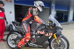 Superbike già a senso unico? Bulega svetta nel test azzoppato dal maltempo