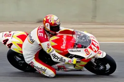 Jean-Michel Bayle: chi è il pilota che ha vinto nel motocross e corso nel Motomondiale