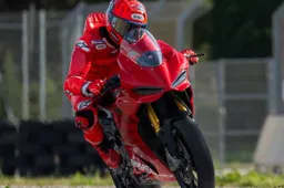 Marc Marquez cade in allenamento: fiato sospeso al Circuit Aspar