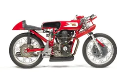 Moto Morini 250 Bialbero: the handcrafted jewel that humbled the four-cylinders, amid records and epic duels