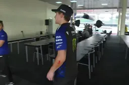 Yamaha senza Quartararo a Sepang: incidente, dito rotto e stop ai test