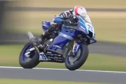 Supersport Australia: Arenas hits the jackpot, Race 2 is a wild rollercoaster