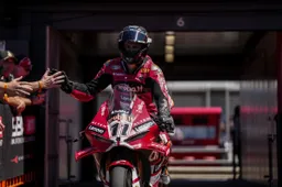 Phillip Island, Race 1: Bulega untouchable as Ducati dominates the World Championship