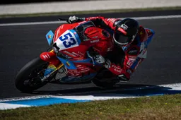 La nuova moto made in Cina sorprende tutti: ZXMoto subito al top in Supersport