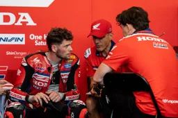 Phillip Island test 3: Jake Dixon rovinosa caduta, Honda resta senza piloti!