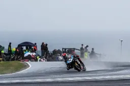 Mackenzie, the rain transforms him: at Phillip Island, his best WorldSBK result