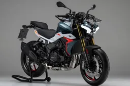 Arriva la Benelli Tornado Naked Twin 550: look aggressivo, ciclistica regolabile e 56 CV pronti all’azione