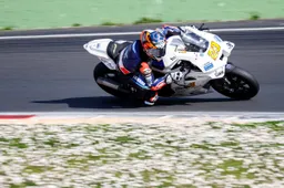 Yamaha R9 debutta a Vallelunga: Antonelli davanti alle Ducati V2 nei primi test del CIV Supersport