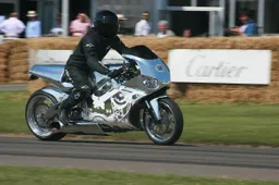 La moto più estrema mai costruita: MTT Turbine Superbike Y2K