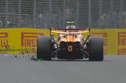 Australia, highlights: incidenti, pezzi persi per la pista e le Ferrari a rilento, la F1 è un circo