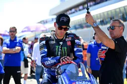 Tester Yamaha eroico: grosso guaio al 2° giro, ma chiude il GP Jerez e raccoglie dati cruciali