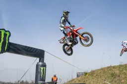 Herlings on fire in MXGP, Sacha Coenen 4 out of 4: where to watch the Sardinia GP races