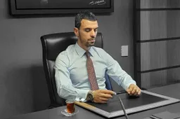 Motori e urne: l’ascesa dei piloti in politica da Senigallia a Nizza, tra esempi italiani e globali