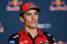 Marquez scarica la pressione sui piloti Aprilia: le risposte di Bezzecchi e Martin