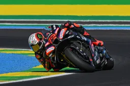 Aprilia top secret a Jerez: Rivola gioca sul 'time-to-market'