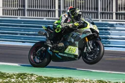 Iannone sorpresa a Misano: torna in pista con una Ducati V4 R nei Test del CIV