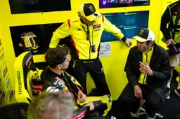 Valentino Rossi tries to persuade Di Giannantonio: "Are you sure you want to leave us?