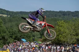 Herlings-Coenen show MXGP, Triumph domina la MX2, Guillen-Fontanesi che sfida nel GP Francia