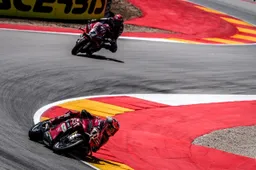 SBK Aragon Superpole Race: Bulega hands them the tyre advantage, then shows no mercy