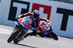 Supersport Balaton Gara 1: Debise li ha fregati ancora, ZXMoto si gode il tris