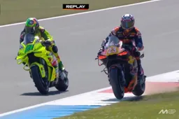 Bastianini si arrabbia di nuovo, stavolta con Morbidelli: scatta la penalità