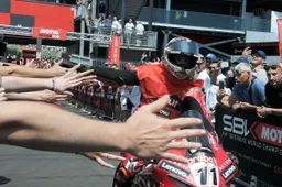 SBK Misano: Bulega li sta facendo impazzire tutti, non c'è più storia