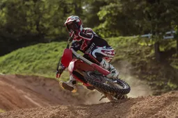 Ducati, tecnologia Superbike per la Desmo250 MX: leggera, precisa, implacabile