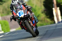 With the Panigale V2, Ducati rewrites a history of success at the TT: from Hailwood to Dunlop