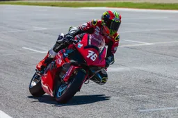 CIV Superbike Imola Gara 1: Cavalieri vince, Delbianco sbaglia