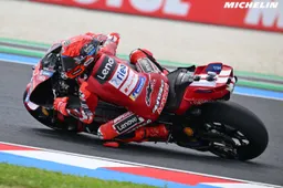 MotoGP Ungheria: Marquez ingiocabile nella Sprint, Bezzecchi guadagna su Martin