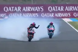 Fumata bianca in Moto2 e incidente sfiorato tra Agius e Alonso, brivido alla Acosta-Marquez