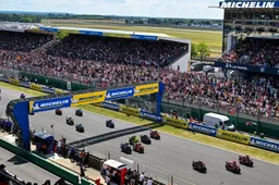 MotoGP moving toward a two-per-row grid? The "F1-style" approach between safety and contradictions