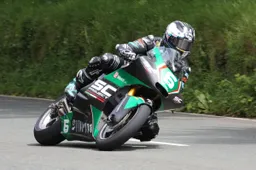 Incredibile Michael Dunlop: con la Paton straccia i record della Sportbike