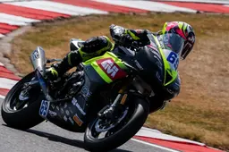 Supersport Donington: Booth-Amos rimonta da signore, la Yamaha si consola