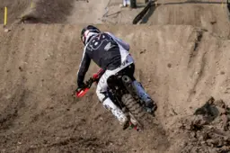 Qualifiche di fuoco a Loket: Herlings imprendibile in MXGP, rebus Coenen