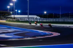 Show del CIV Superbike a Misano: si balla di notte con la Racing Night