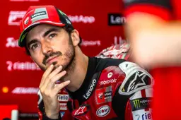 Intervento lampo per Bagnaia a Modena, riabilitazione al via: la nota Ducati